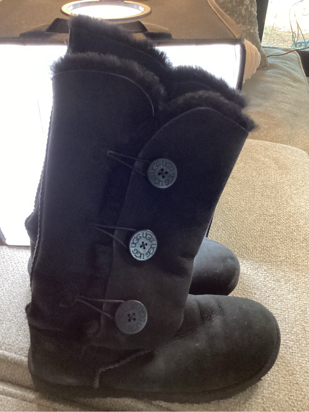 UGG Women’s Bailey Button Black Triplet II sz 9 LIKE NEW,